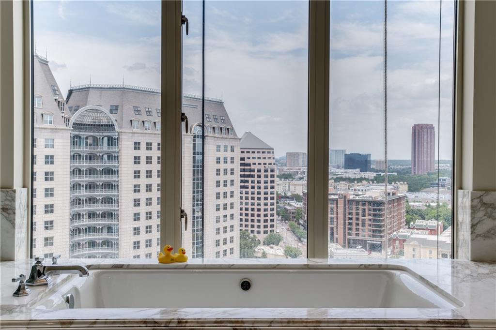 2525 North Pearl Street Unit 1702 Dallas, TX 75201-21