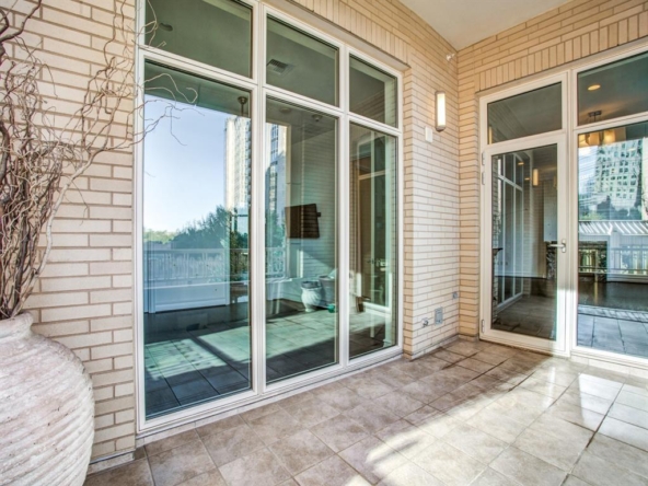 2555 North Pearl Street, Unit 303 Dallas, TX 75201 22