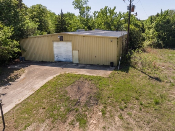 4233 Highland Drive Denison, TX 75020 34