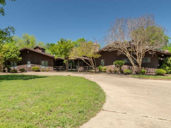 4233 Highland Drive Denison, TX 75020 7