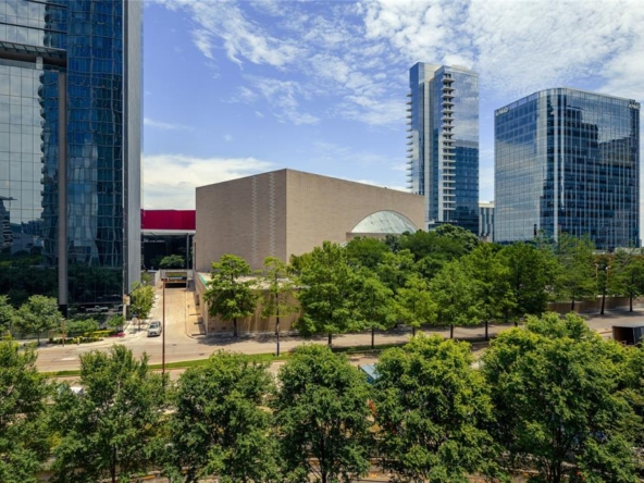 1918 Olive Street 302 Dallas, Texas 75201 30