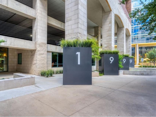 1999 Mckinney Avenue, #1406 Dallas, Texas 75201 29