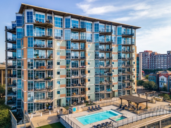 1001 Belleview Street, Unit 307 Dallas, TX 75215 31