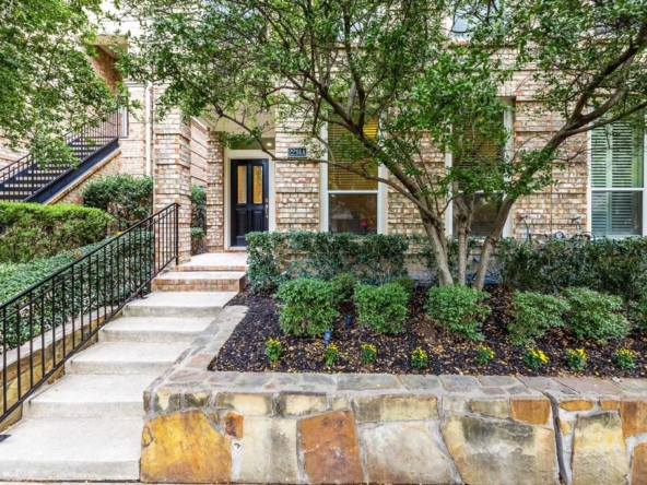 2214 A Allen Street Dallas, TX 75204 2