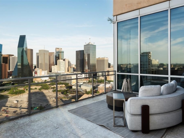 2200 Victory Avenue #2701 Dallas, TX 75202 34