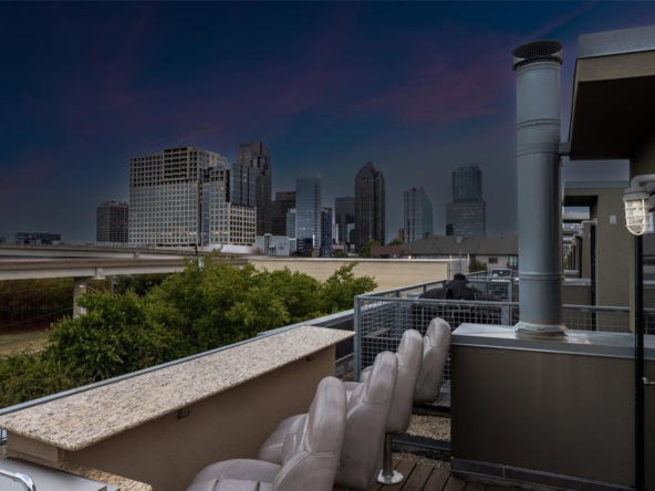 2111 Clark Street, Unit C Dallas, TX 75204 10