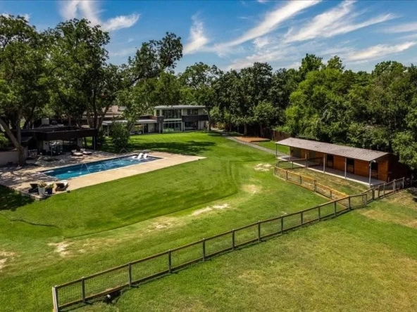 4231 W Lawther Dr, Dallas, TX 75214 39