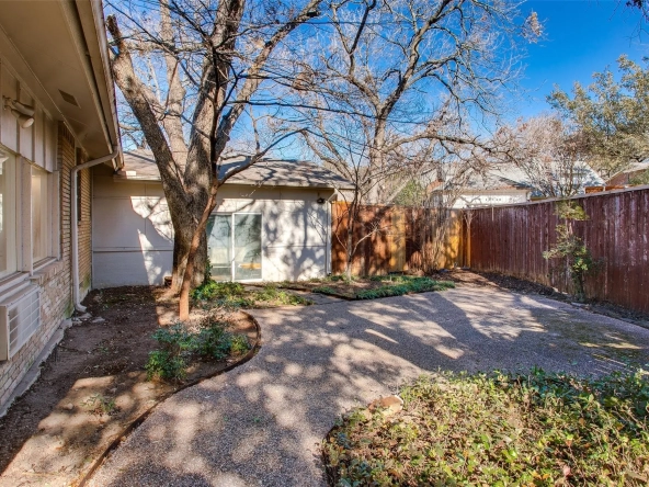 10031 Larchbrook Circle Dallas, TX 75238 37