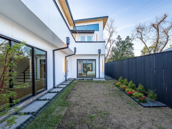 8903 Forest Hills Blvd Dallas, TX 75218 33