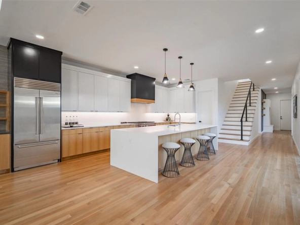 8903 Forest Hills Blvd Dallas, TX 75218 8